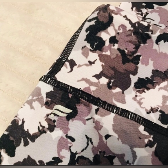 Fabletics Powerhold Watercolor Floral Print Tights - Picture 3 of 4